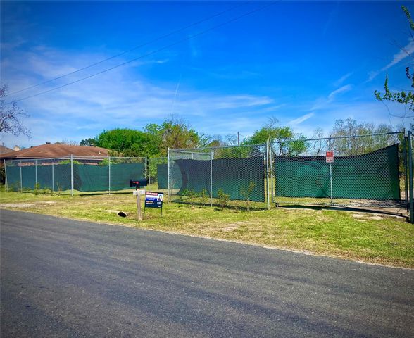 3804 20th Street N, Texas City, TX 77590