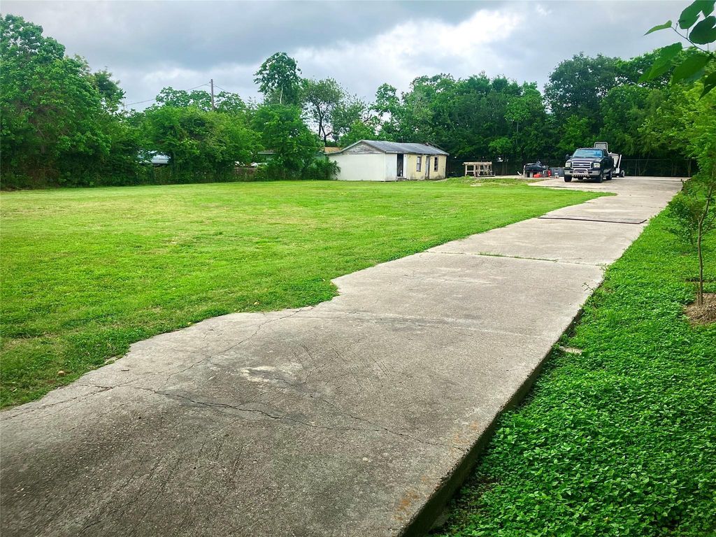 3804 20th Street N, Texas City, TX 77590