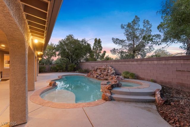 7550 Jacaranda Bay Street, Las Vegas, NV 89139