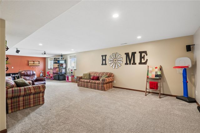 5027 Cotton Court SW, Cedar Rapids, IA 52404