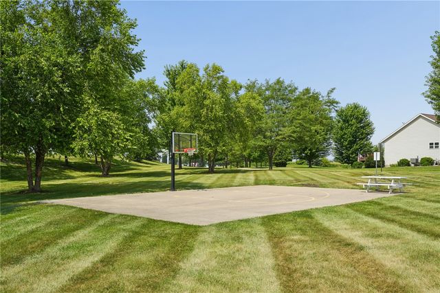 5027 Cotton Court SW, Cedar Rapids, IA 52404