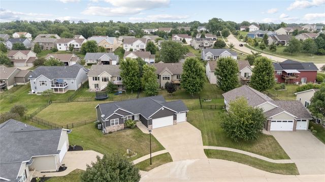 5027 Cotton Court SW, Cedar Rapids, IA 52404