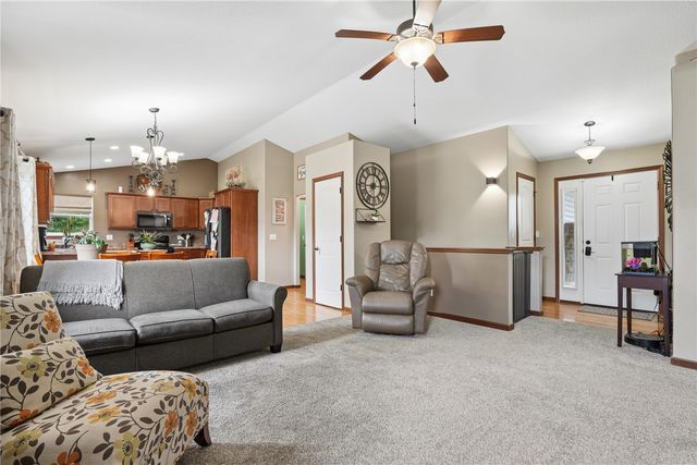5027 Cotton Court SW, Cedar Rapids, IA 52404