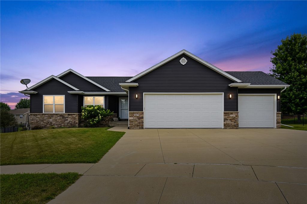 5027 Cotton Court SW, Cedar Rapids, IA 52404