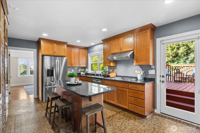 9819 Cherry Street, Edmonds, WA 98020