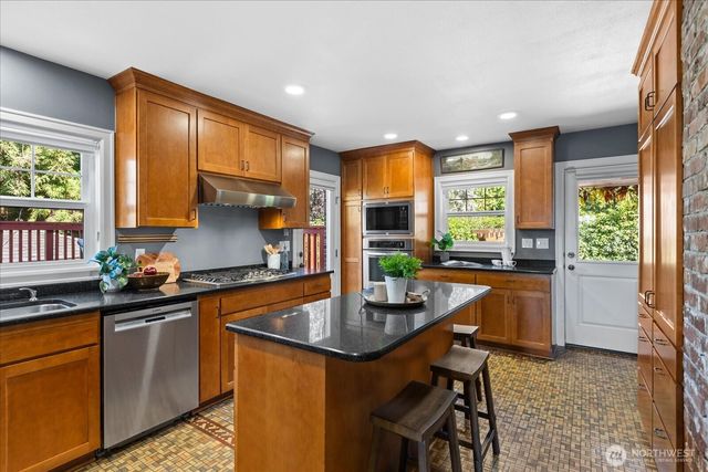 9819 Cherry Street, Edmonds, WA 98020