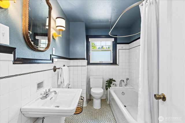 9819 Cherry Street, Edmonds, WA 98020