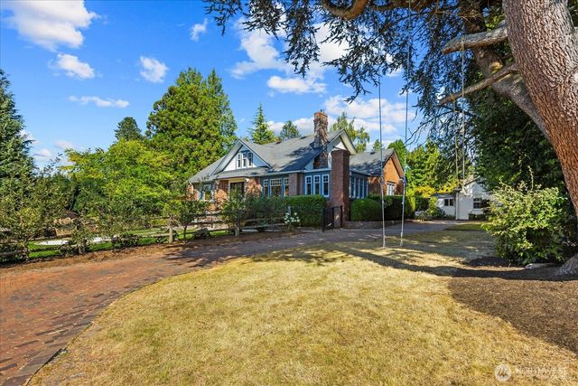 9819 Cherry Street, Edmonds, WA 98020