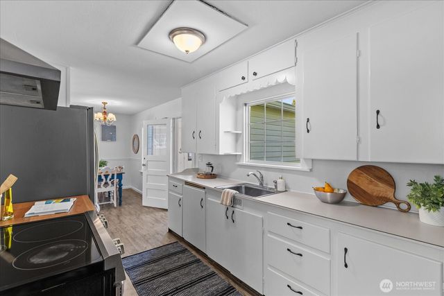 9819 Cherry Street, Edmonds, WA 98020