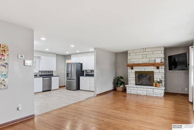 8120 Keystone Drive, Omaha, NE 68134