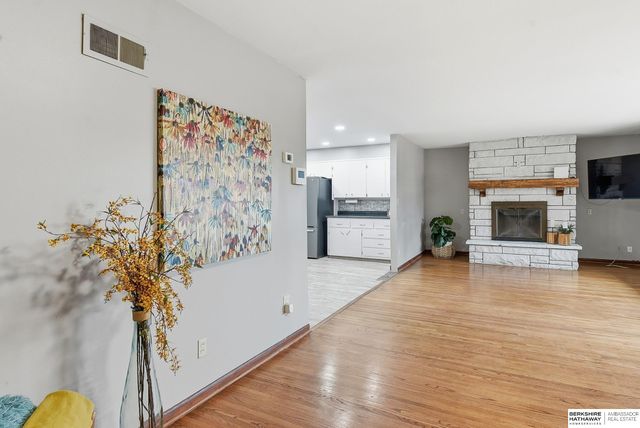 8120 Keystone Drive, Omaha, NE 68134
