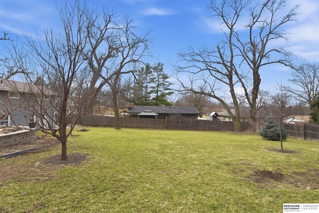8120 Keystone Drive, Omaha, NE 68134