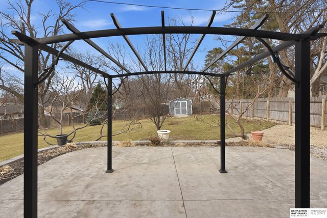 8120 Keystone Drive, Omaha, NE 68134