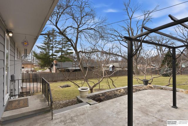 8120 Keystone Drive, Omaha, NE 68134