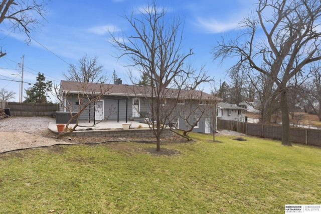 8120 Keystone Drive, Omaha, NE 68134