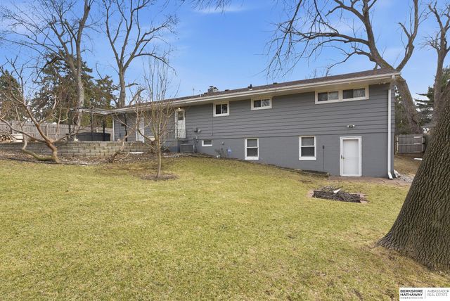 8120 Keystone Drive, Omaha, NE 68134