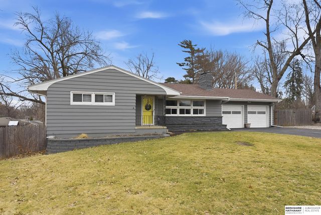 8120 Keystone Drive, Omaha, NE 68134