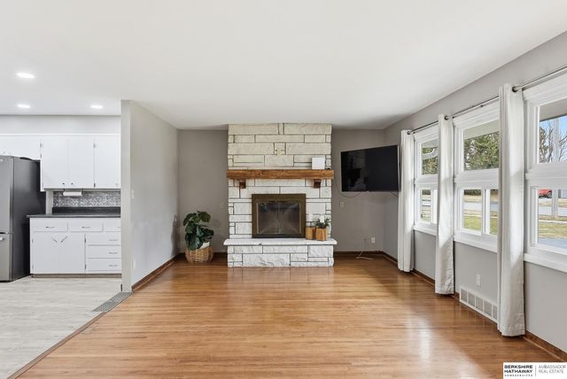 8120 Keystone Drive, Omaha, NE 68134