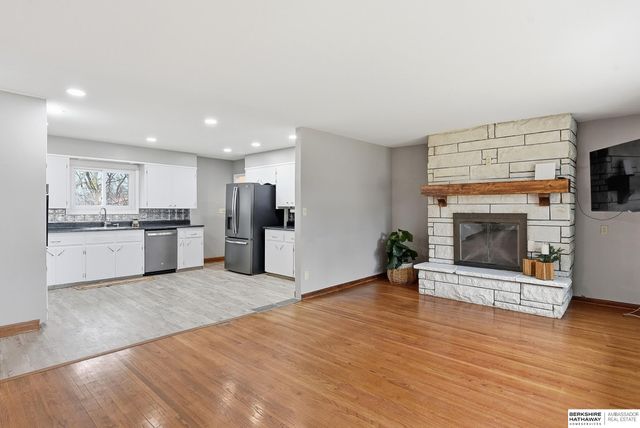 8120 Keystone Drive, Omaha, NE 68134