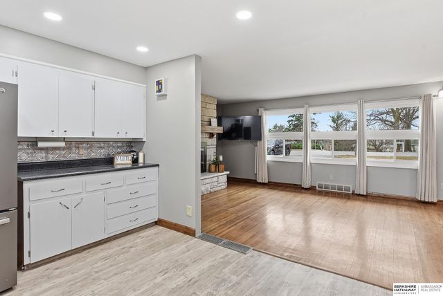 8120 Keystone Drive, Omaha, NE 68134