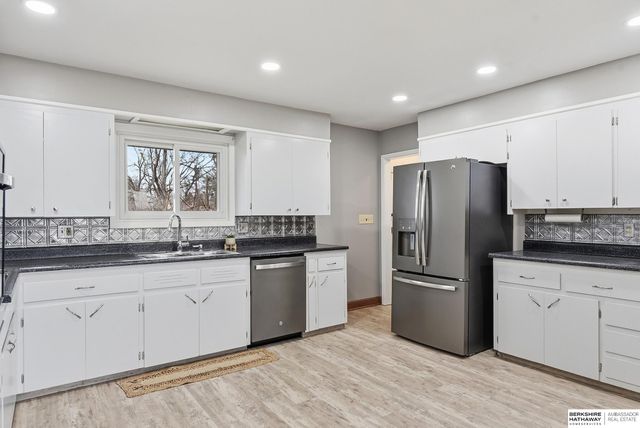 8120 Keystone Drive, Omaha, NE 68134