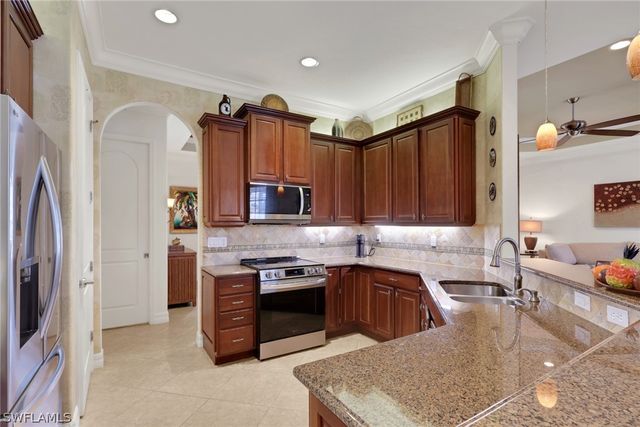 383 Cypress WAY W, Naples, FL 34110