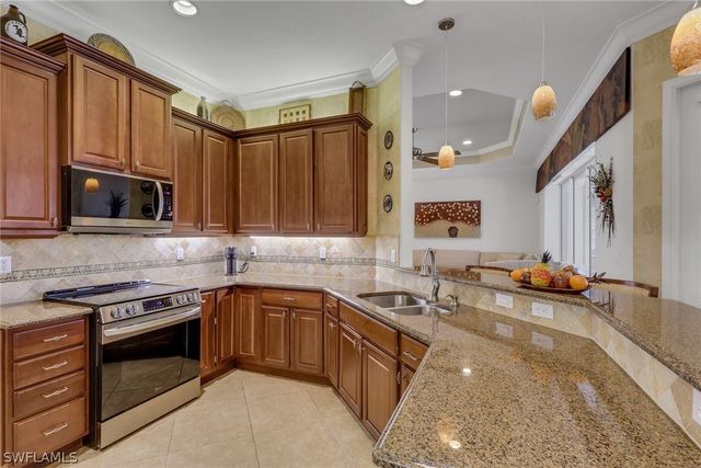 383 Cypress WAY W, Naples, FL 34110