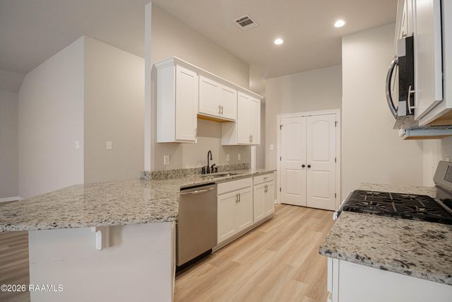 304 Tall Meadows Lane, Lafayette, LA 70506