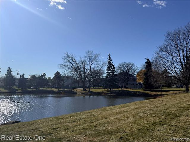 23677 Stonehenge Boulevard, Novi, MI 48375