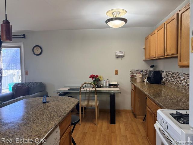 23677 Stonehenge Boulevard, Novi, MI 48375