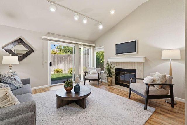 7306 Rush River Dr, Sacramento, CA 95831
