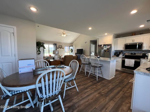 305 Oak Hill Ct, Bardstown, KY 40004