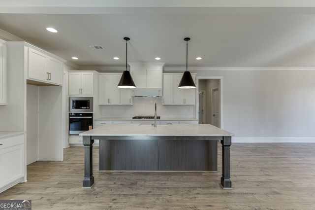 1041 Riverhill Drive, Bishop, GA 30621