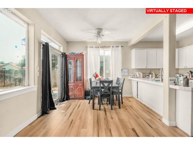 13648 GARDEN MEADOW Dr, Oregon City, OR 97045