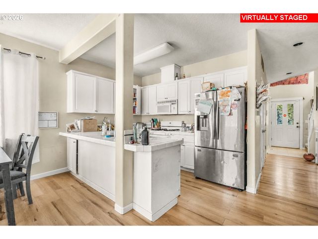13648 GARDEN MEADOW Dr, Oregon City, OR 97045
