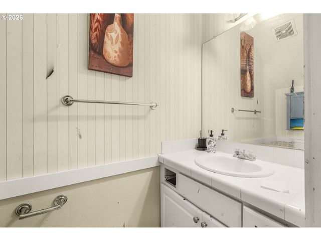 13648 GARDEN MEADOW Dr, Oregon City, OR 97045