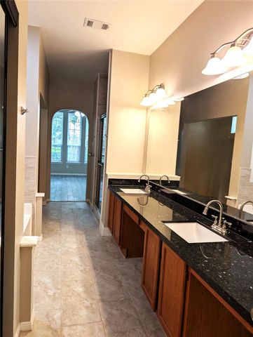 6635 Queensclub Dr Drive, Houston, TX 77069