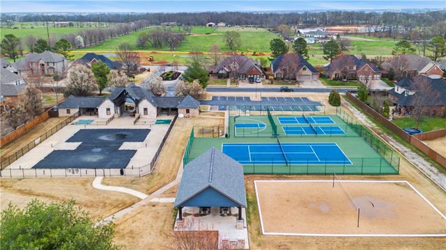 1104 Edinburgh Avenue, Bentonville, AR 72713