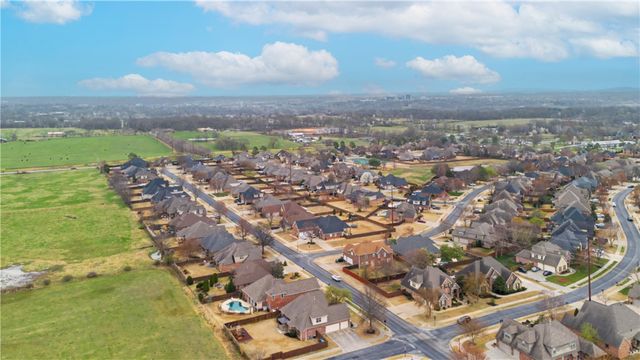 1104 Edinburgh Avenue, Bentonville, AR 72713