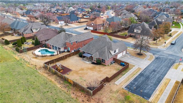 1104 Edinburgh Avenue, Bentonville, AR 72713