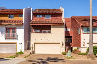 18 Antilles Lane, Nassau Bay, TX 77058