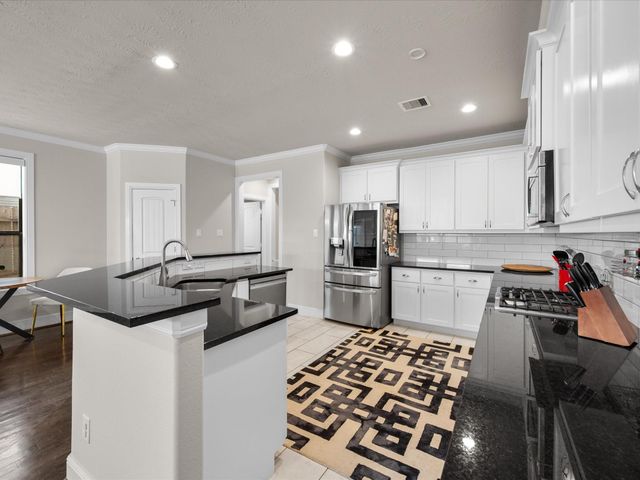 540 W 24th Street B, Houston, TX 77008