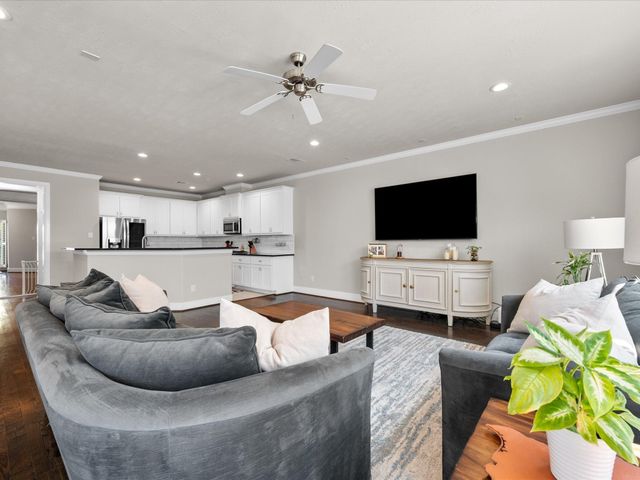 540 W 24th Street B, Houston, TX 77008