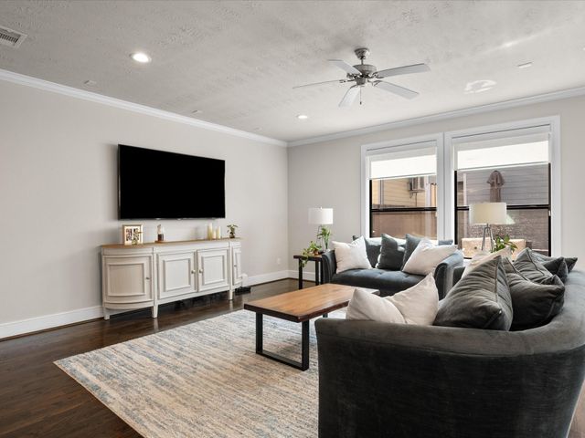 540 W 24th Street B, Houston, TX 77008