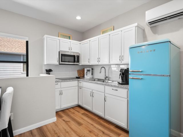 540 W 24th Street B, Houston, TX 77008