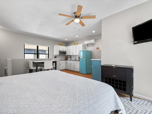 540 W 24th Street B, Houston, TX 77008