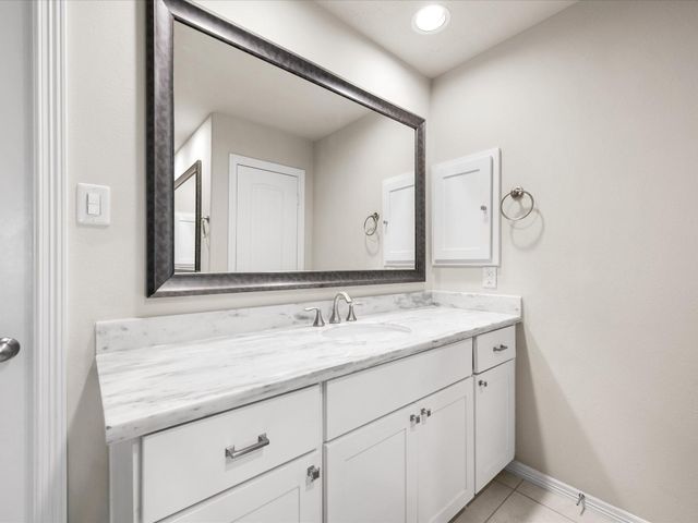 540 W 24th Street B, Houston, TX 77008