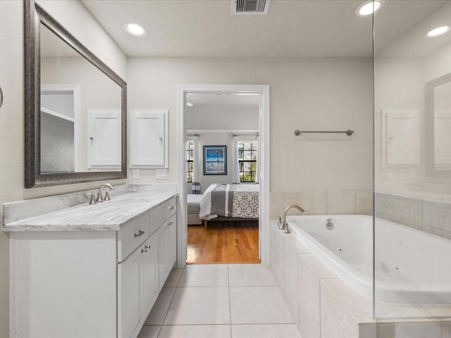 540 W 24th Street B, Houston, TX 77008