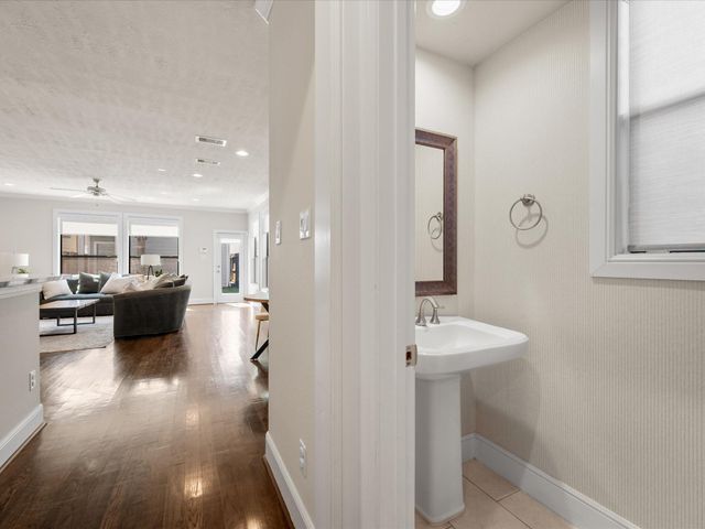 540 W 24th Street B, Houston, TX 77008