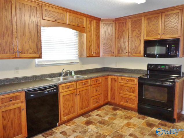 7705 Holland Drive, Huntsville, AL 35802